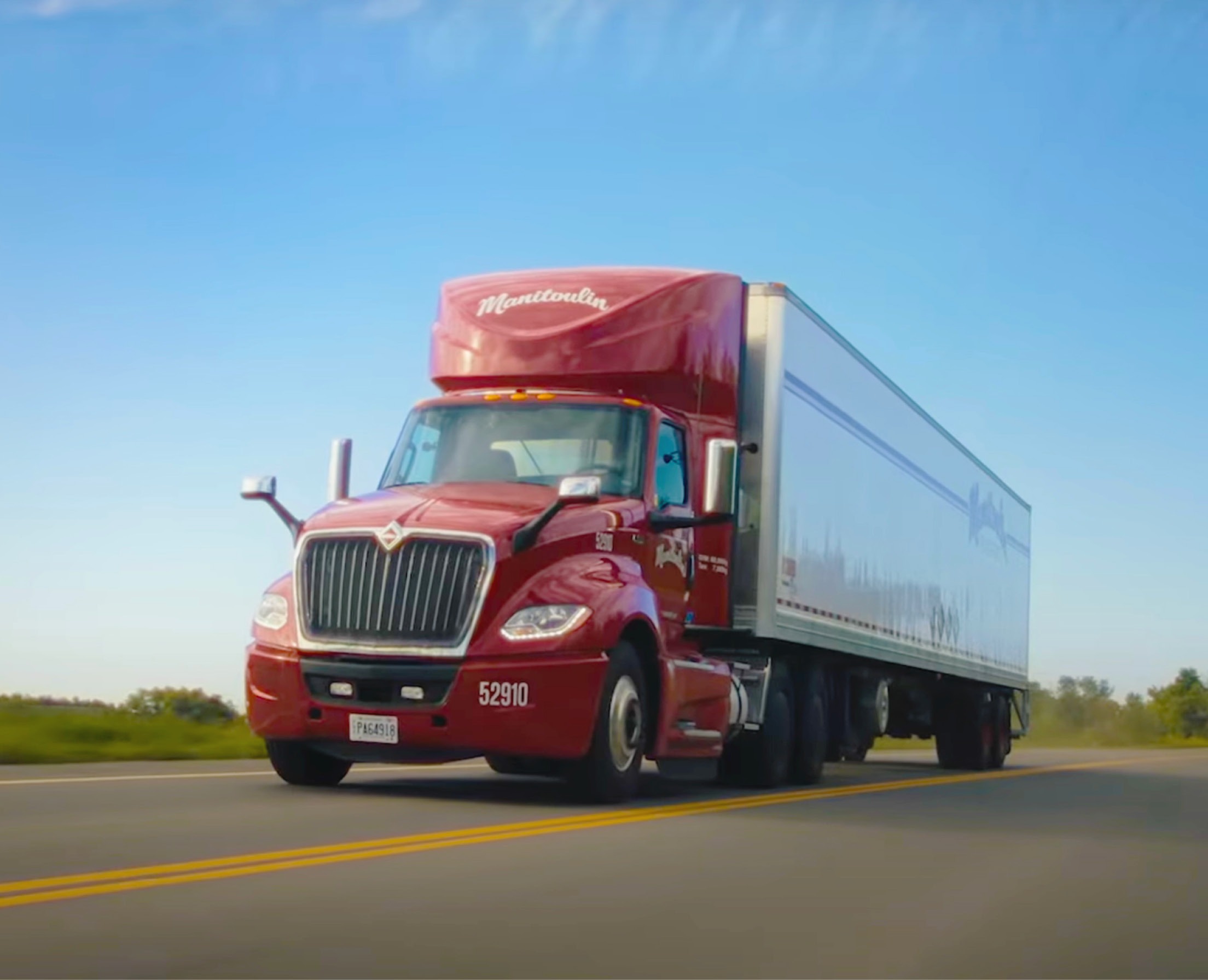 Manitoulin Transport Truck – LTL & TL Services (1)